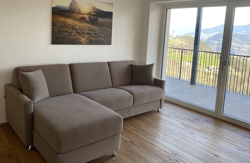 Longomoso Apartment | Apartment "Alpenglow 5" with Mountain View, Private Terrace & Wi-Fi