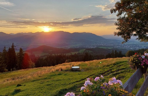Sonthofen Apartment | Apartment 'Alpenvogel' with Mountain View, Balcony and Wi-Fi