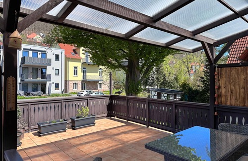 Rudolstadt Apartment | Apartment 'Altbauwohnung Mit Sonnenterasse' with Mountain View, Shared Terrace and Wi-Fi