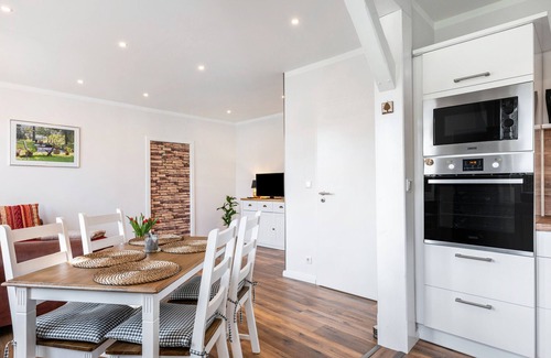 West-Bargum Apartment | Apartment 'Alte Schule' with Shared Garden, Terrace and Wi-Fi