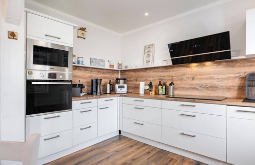 West-Bargum Apartment | Apartment 'Alte Schule' with Shared Garden, Terrace and Wi-Fi