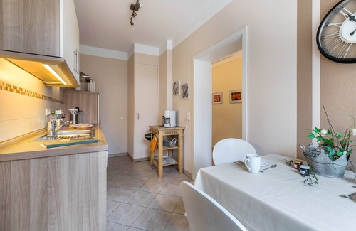 Linden Apartment | Apartment 'Alte Schule Pahlkrug' with Private Terrace, Private Garden and Wi-Fi