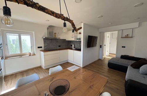 Mengkofen Apartment | Apartment 'Am Biohof' with Private Terrace and Wi-Fi