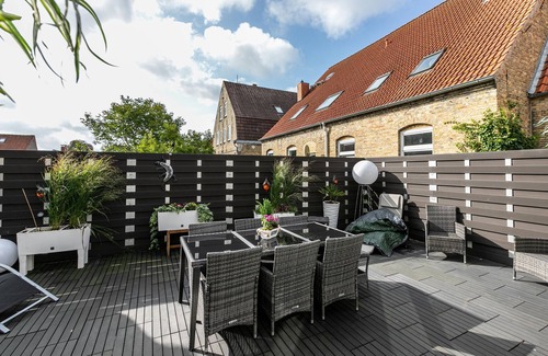 Friedrichstadt Apartment | Apartment "Am Historischen Markt" with Private Terrace & Wi-Fi