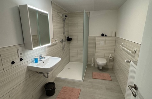 Ortsmitte House | Apartment 'Am Südwall Rechts, 140qm' with Private Terrace, Shared Garden and Wi-Fi