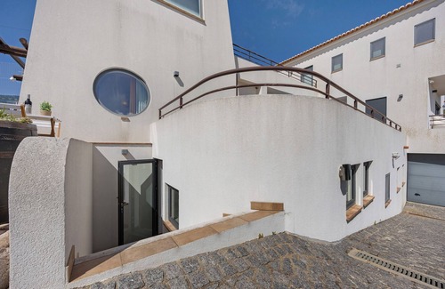 Carrapateira Apartment | Apartment 'Amado' with Mountain View, Private Garden and Wi-Fi