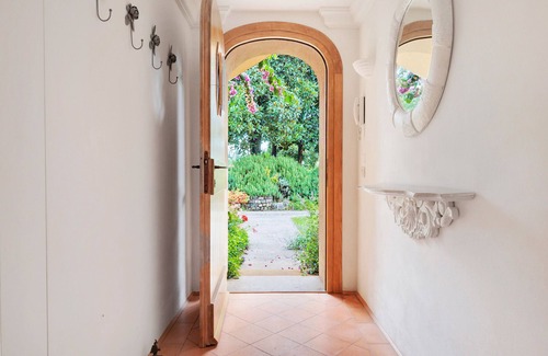 Puegnago del Garda Apartment | Apartment 'Ametista' with Shared Pool, Wi-Fi and Air Conditioning