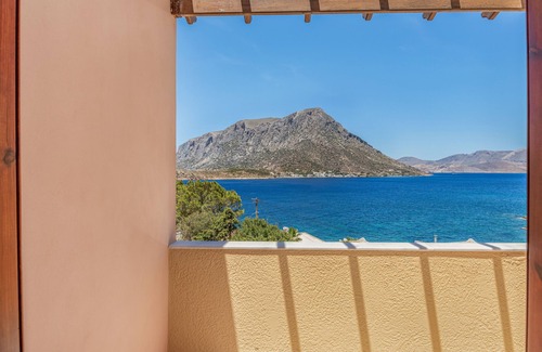Kamari Apartment | Apartment 'Amphitrite -' with Sea View, Wi-Fi and Air Conditioning
