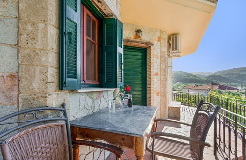 Limni Keri Apartment | Apartment 'Angela' with Shared Garden, Wi-Fi and Air Conditioning