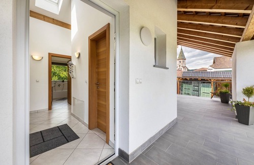 St. Michael/San Michele Apartment | Apartment 'Angerblick' with Mountain View, Private Terrace and Wi-Fi - Vacation on the farm