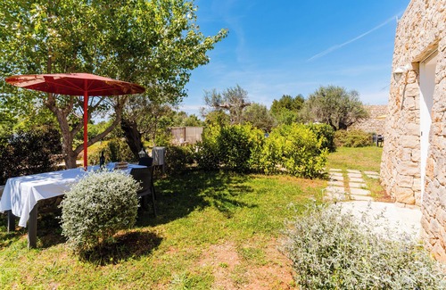 Tuglie Apartment | Apartment 'Angolo Cottura' with Shared Pool, Wi-Fi and Air Conditioning