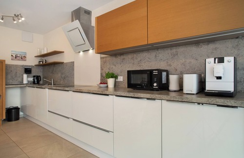 Waggershausen Apartment | Apartment 'Annette's Home and Garden' with Private Terrace and Wi-Fi