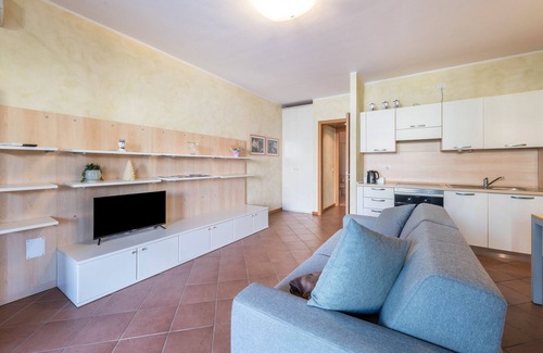Padenghe sul Garda Apartment | Apartment 'Appartamento Sogno sul Garda' with Private Pool, Wi-Fi and Air Conditioning