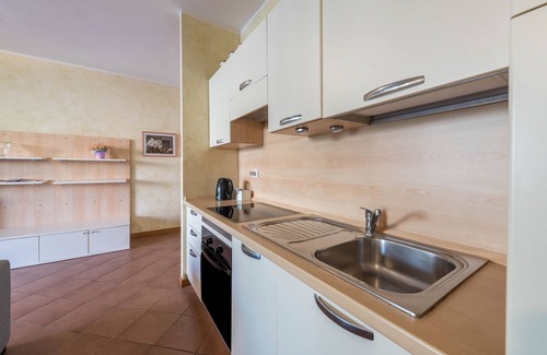 Padenghe sul Garda Apartment | Apartment 'Appartamento Sogno sul Garda' with Private Pool, Wi-Fi and Air Conditioning