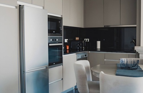 Soengas Apartment | Apartment 'Apartamento T1 Mais 1' with Mountain View, Wi-Fi and Air Conditioning