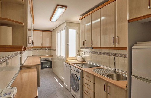 Puente Genil Apartment | Apartment 'Apartamento 5 Caballeros' with Balcony, Wi-Fi and Air Conditioning