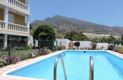 Los Llanos de Aridane Apartment | Apartment 'Apartamento 2' with Shared Pool, Private Terrace and Wi-Fi