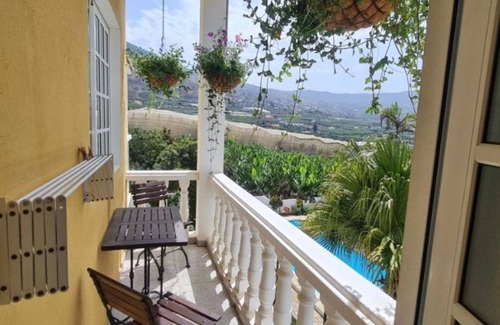 Los Llanos de Aridane Apartment | Apartment 'Apartamento 3' with Shared Pool, Private Terrace and Wi-Fi