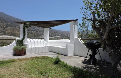 Los Llanos de Aridane Apartment | Apartment 'Apartamento 3' with Shared Pool, Private Terrace and Wi-Fi