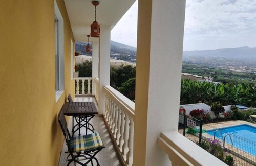 Los Llanos de Aridane Apartment | Apartment 'Apartamento 6' with Shared Pool, Private Terrace and Wi-Fi