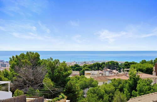 Segur de Calafell Apartment | Apartment 'Apartamento Segur Calafell' with Sea Views, Shared Pool and Wifi