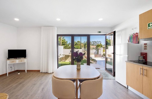 Fonte Boa Apartment | Apartment 'Apartamento Lomi Com Piscina' with Shared Pool, Shared Terrace and Wi-Fi