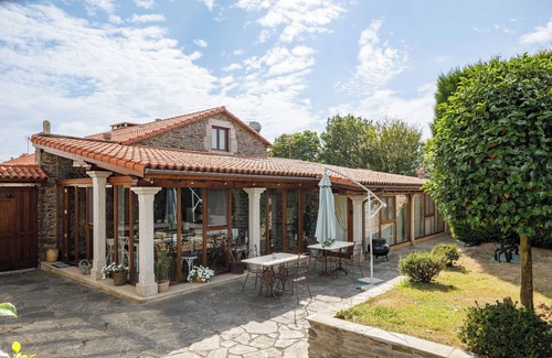 Ordes Apartment | Apartment 'Apartamento O Pozo' with Shared Terrace and Wi-Fi