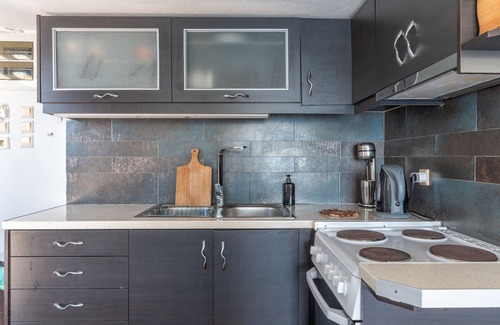 Salamis Apartment | Apartment 'Apollonas' with Sea View, Wi-Fi and Air Conditioning