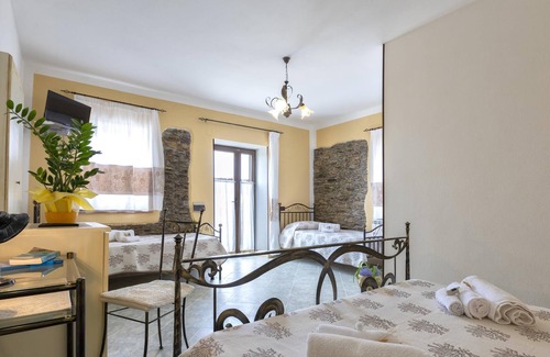 Sassari Apartment | Apartment "Appart 1 Quadrupla Vista Mare" with Sea View, Pool, Wi-Fi, Garden & Terrace