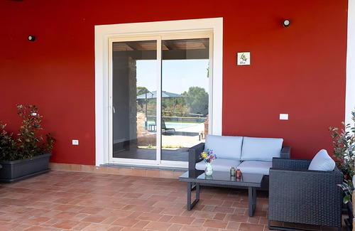 Montecorice Apartment | Apartment 'Appartamento Ulivo Vista Piscina' with Sea View, Wi-Fi and Air Conditioning