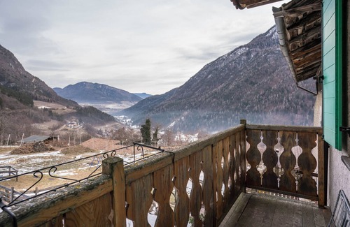 San Giacomo Apartment | Apartment 'Appartamento Cocodi' with Mountain View, Shared Garden and Balcony