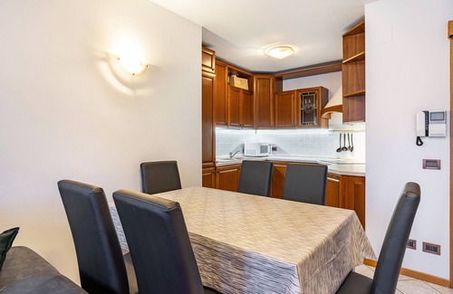 Cles Apartment | Apartment 'Appartamento Cles' with Mountain View, Balcony and Wi-Fi