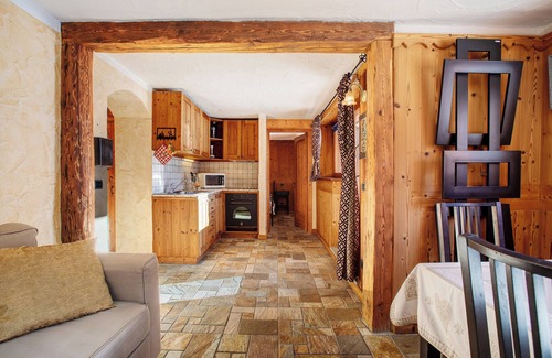 Cogne Apartment | Apartment 'Appartamento Grivola Cogne' with Mountain View and Private Garden