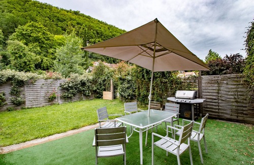 Saint-Cyprien Apartment | Apartment 'Appartemment Ancienne Ferme' with Shared Terrace, Private Garden and Wi-Fi