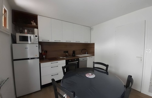 Bielle Apartment | Apartment 'Appartement 2 Chambres Valle Ossau' with Mountain View, Shared Pool and Wi-Fi