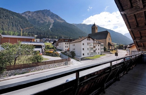 Resia Apartment | Apartment 'Appartements Egart 3' with Lake View, Balcony and Wi-Fi