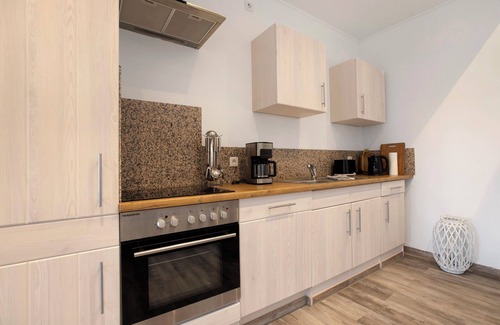 Schwesing Apartment | Apartment 'Appartment 1 - Engelsburg' with Shared Garden, Balcony and Wi-Fi