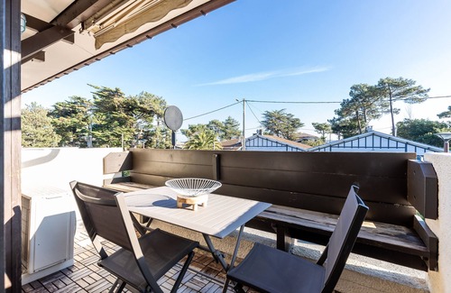 Cap-Ferret Apartment | Apartment 'Appt Plein Centre Cap-ferret Réf 24' with Lake View and Air Conditioning