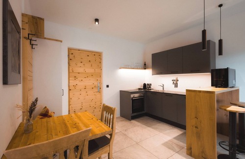 Campo Tures Apartment | Apartment "Archehof Hochzirm Lodge Johanna" with Mountain View, Sauna & Terrace