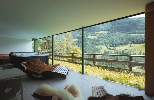 Campo Tures Apartment | Apartment "Archehof Hochzirm - Anton" with Mountain View, Sauna & Terrace