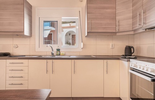 Kefalonia Apartment | Apartment 'Ardavani City 6' with Shared Terrace, Wi-Fi and Air Conditioning