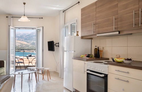 Kefalonia Apartment | Apartment 'Ardavani City 12' with Shared Terrace, Shared Garden and Air Conditioning