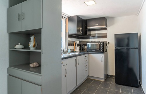 Salamis Apartment | Apartment 'Aris' with Sea View, Wi-Fi and Air Conditioning