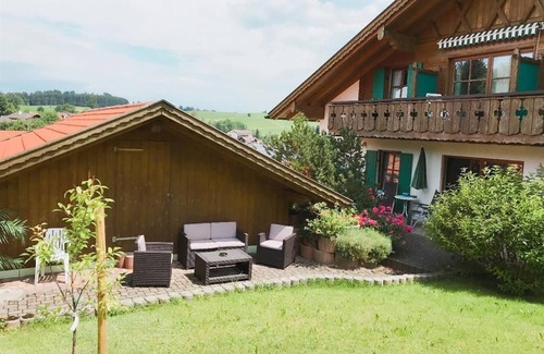 Bad Kohlgrub Apartment | Apartment Arnika - spa hotel on the meadow slope