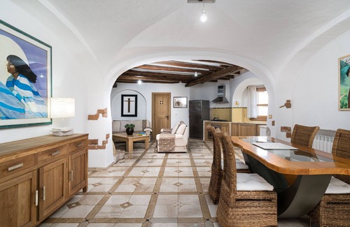 Dorgali Apartment | Apartment "Art House" with Mountain View, Private Terrace & Wi-Fi