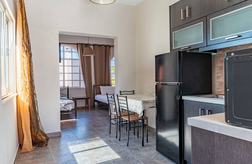 Salamis Apartment | Apartment 'Artemis' with Sea View, Wi-Fi and Air Conditioning