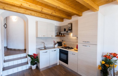 Vesio Apartment | Apartment 'Artù' with Shared Garden, Balcony and Wi-Fi