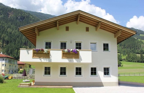 Aschau Im Zillertal Apartment | Apartment in Aschau near Hochzillertal Slopes
