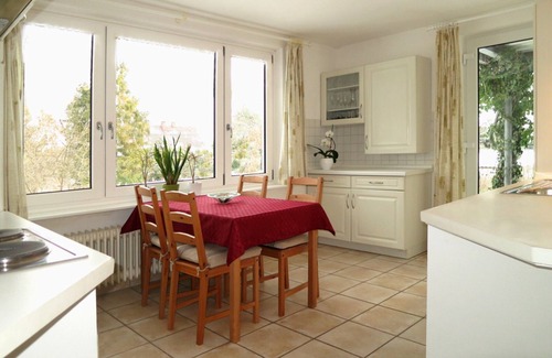 Dingelsdorf Apartment | Apartment 'Atelier Probst - D4' with Private Terrace, Shared Garden and Wi-Fi