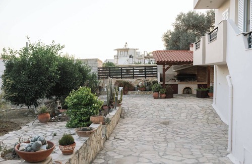 Kappariana Apartment | Apartment 'Athena Home South Crete' with Mountain View, Wi-Fi and Air Conditioning